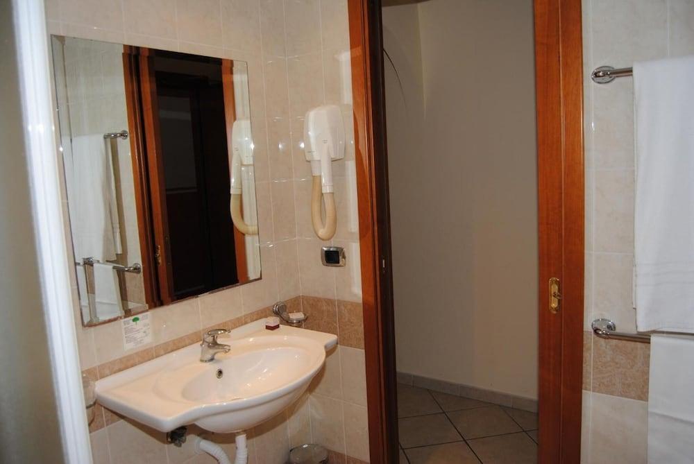 Relax 4* Syracuse
